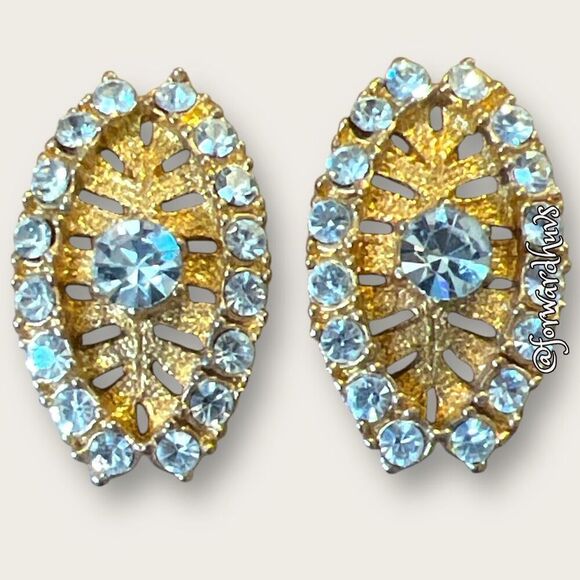 Bundle Sale 3 for $15 | Gold Tone & Rhinestone Earrings - Picture 9 of 11